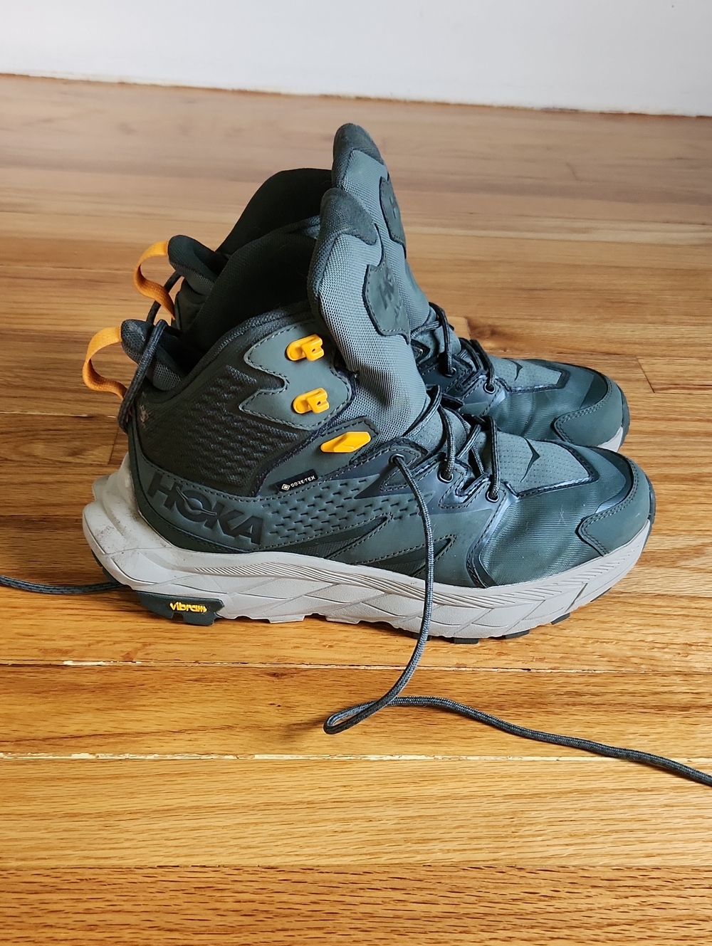 HOKA Men's Anacapa Mid GTX in the Thyme / Radiant Yellow colorway